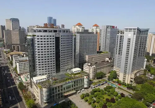 重慶醫(yī)科大學(xué)附屬第一醫(yī)院拉皮除皺多少錢？附上醫(yī)院簡(jiǎn)介~