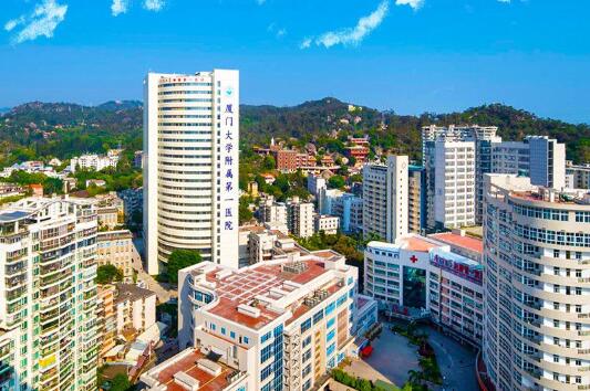 廈門大學(xué)附屬第一醫(yī)院割雙眼皮效果怎么樣？費用怎么樣？