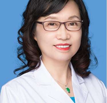 天津祛斑張峻嶺醫(yī)生怎么樣？有嚴(yán)謹(jǐn)?shù)墓ぷ黠L(fēng)格，工作中精益求精