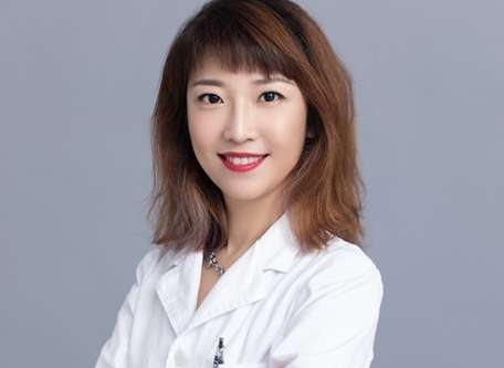 口腔科趙晶醫(yī)生怎么樣？于1993年畢業(yè)于白求恩醫(yī)科大學(xué)口腔系