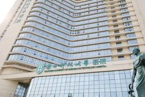 南方科技大學醫(yī)院去眼袋手術需要多少錢?白曉東醫(yī)生技術優(yōu)勢