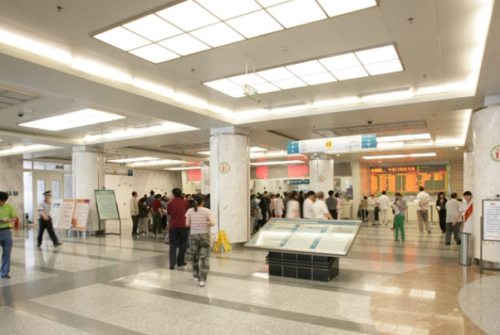 上海市奉賢區(qū)中心醫(yī)院去眼袋怎么樣?蹇洪醫(yī)生水平實(shí)測(cè)