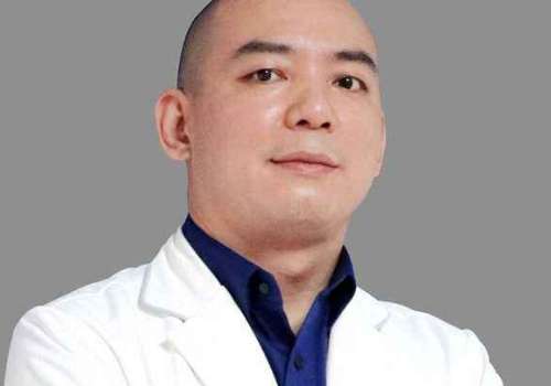 整形醫(yī)生余文林怎么樣？在面部年輕化、形體雕塑領(lǐng)域有著豐富的臨床經(jīng)驗(yàn)