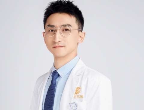 華美紫馨整形醫(yī)院左程醫(yī)生怎么樣？在手術(shù)操作過(guò)程中有細(xì)致的操作手法