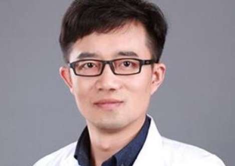 袁呂榮雙眼皮修復(fù)怎么樣？并且先后去多家醫(yī)院進行了深造