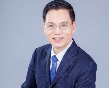 蘇明山主任祛斑怎么樣？蘇明山主任祛斑技術(shù)比較精湛，有30多年的激光美膚臨床經(jīng)驗(yàn)