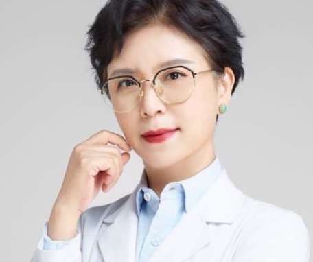 杭州雙眼皮醫(yī)生張菊芳怎么樣？是一名主任醫(yī)師，也是碩士研究生的導(dǎo)師