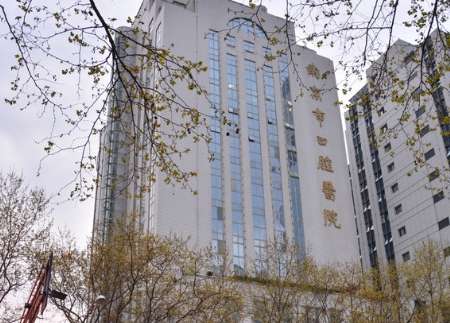 南京口腔醫(yī)院頜面整形科怎么樣？成為了一個(gè)綜合平臺(tái)，設(shè)置的臨床科室比較多