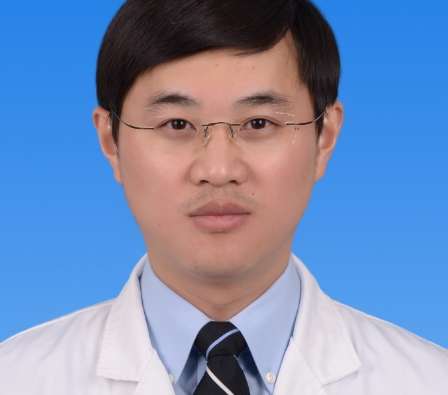 謝玉峰去口腔醫(yī)院了嗎？在牙周科進(jìn)行坐診，是一名主任醫(yī)生