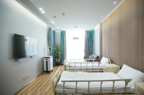 西安米蘭柏羽醫(yī)療美容醫(yī)院（原美立方）注射豐唇手術(shù)怎么樣?彭元|杜米|李云鳳醫(yī)生特點(diǎn)介紹