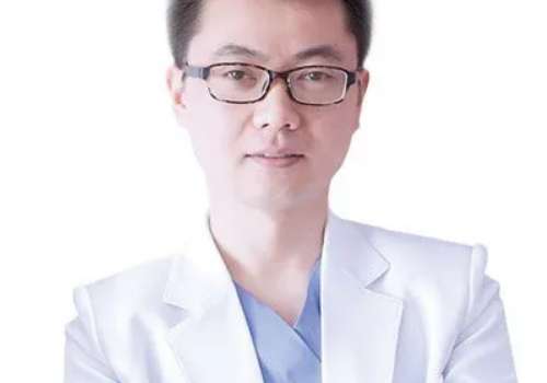 整形醫(yī)生陳秋思怎么樣？具備很高的美學(xué)素養(yǎng)，擅長去眼袋等面部整形手術(shù)