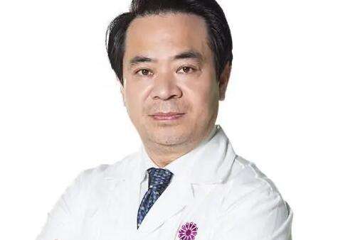 李富強醫(yī)生整形怎么樣？從事整形20多年以來一直在臨床一線進行相關的操作