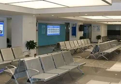 武漢種植牙多少錢一顆2024年，價格不等需要到醫(yī)院咨詢更合適一些