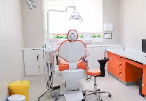 周茂強(qiáng)口腔醫(yī)生簡介！在隱形矯正領(lǐng)域中熟練運(yùn)用3D口腔掃描儀采集顧客的個(gè)人牙齒排列情況