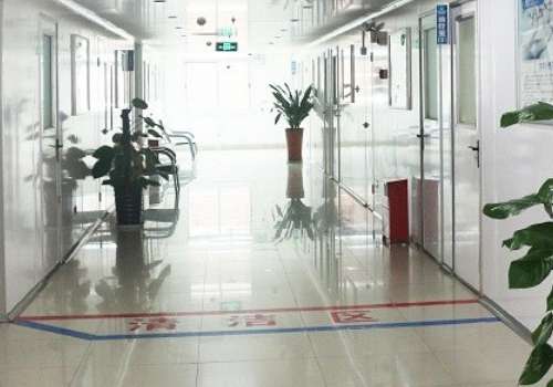 成都口腔診所排名前十，為了幫助大家便捷的找到自己所需要的醫(yī)院為大家?guī)砹顺啥伎谇辉\所排名前10的介紹