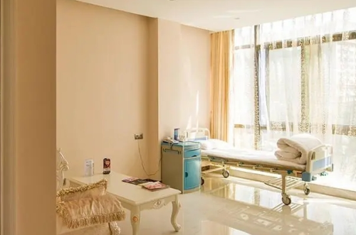 深圳南雅醫(yī)療美容門診部玻尿酸去法令紋費(fèi)用標(biāo)準(zhǔn)?蔣瑜|苗春來(lái)|萬(wàn)蕓醫(yī)生技術(shù)評(píng)價(jià)