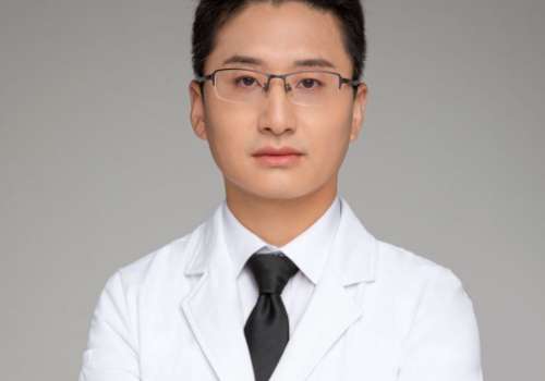 范鍇整容醫(yī)生怎么樣？擅長(zhǎng)鼻部綜合手術(shù)，操作手法嫻熟