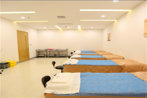 武漢艾美醫(yī)療美容醫(yī)院去眼袋怎么樣?樊輝華|敖晗|周異珣醫(yī)生技術(shù)特點