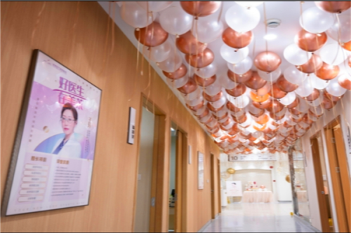 上海生命樹醫(yī)療美容門診部膠原蛋白注射淚溝怎么樣?李永輝|鐘衛(wèi)民醫(yī)生實力評測