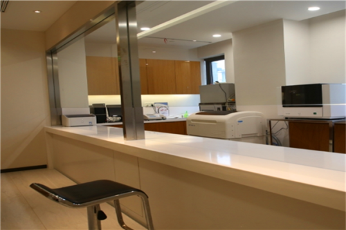 南京醫(yī)科大學(xué)附屬明基醫(yī)院（三級綜合醫(yī)院）去眼袋怎么樣?余立冬醫(yī)生口碑測評