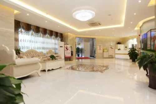 青島諾美德醫(yī)學(xué)美容脂肪填充面部凹陷價格多少?程華龍醫(yī)生技術(shù)能力