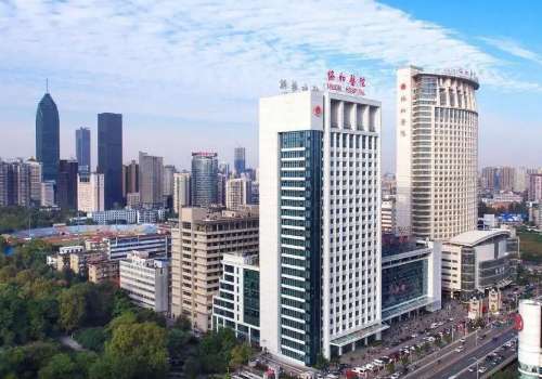 武漢協(xié)和醫(yī)院隆胸怎么樣？醫(yī)生名單與全新價格表