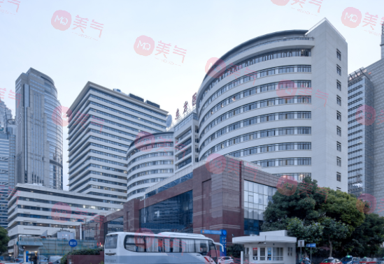 上海手術(shù)除腋臭醫(yī)院排名，排行榜名單公立or私立前來(lái)參考！